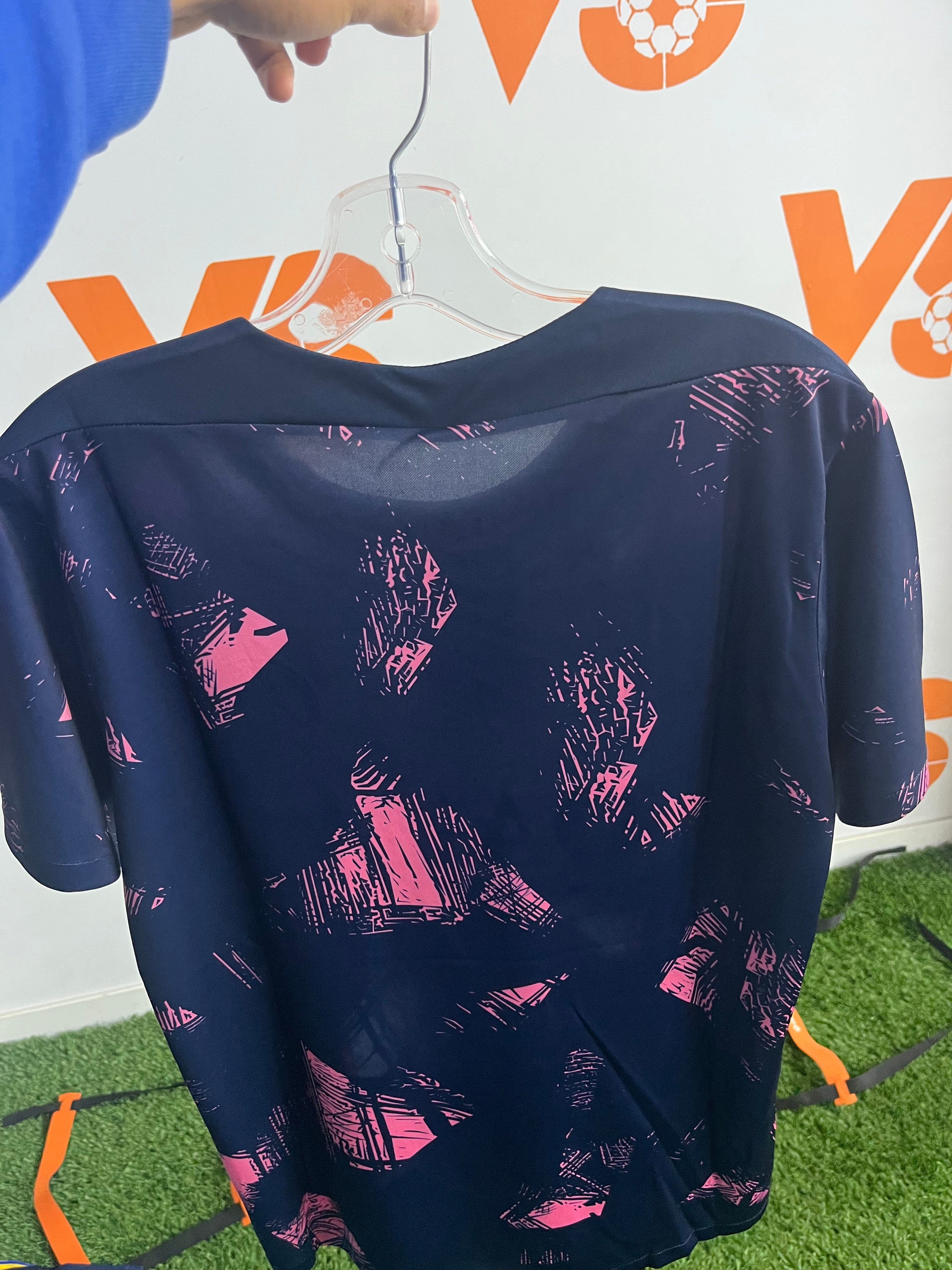 PSG alternate Quatar airways jersey