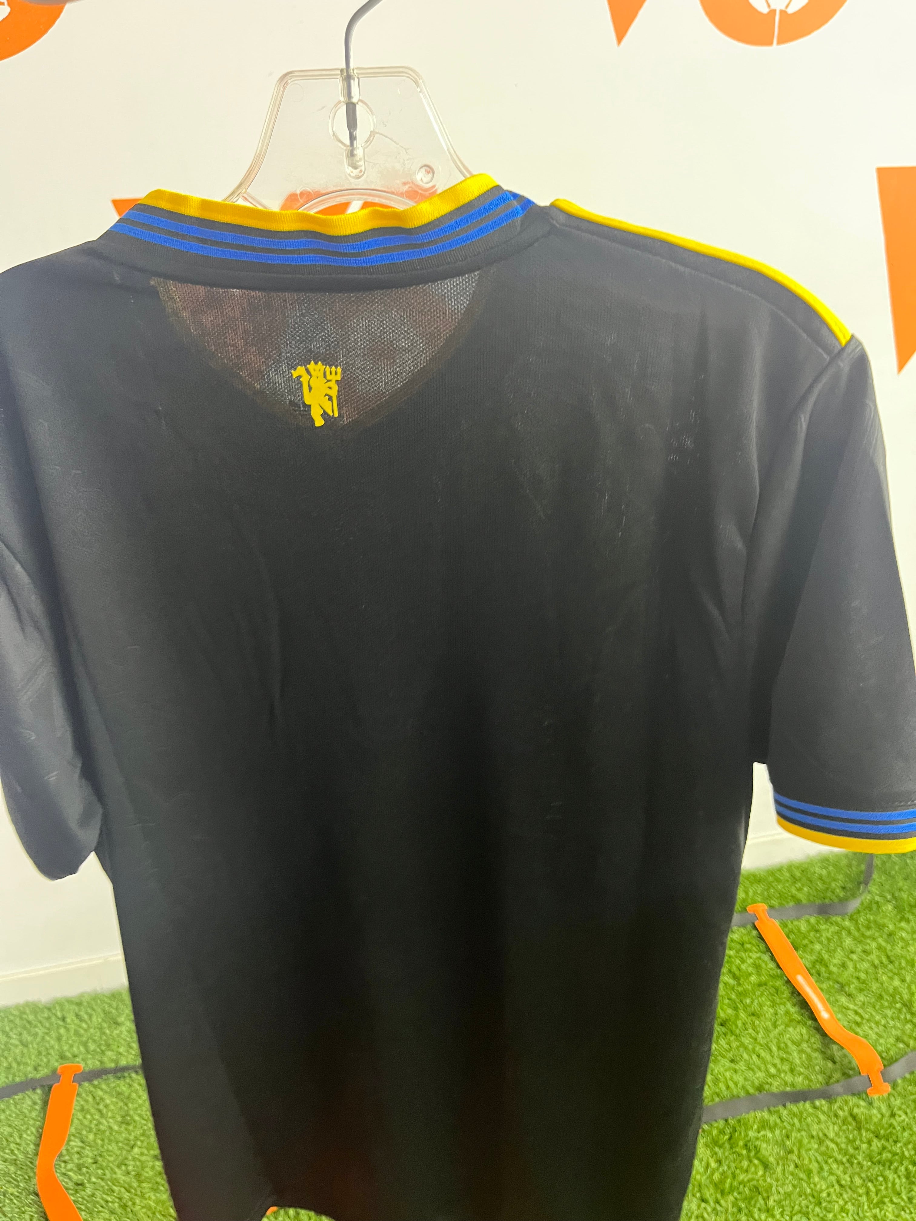 Manchester United black & yellow jersey